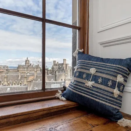 Appartamento Stunning Panoramic Views: Heart Of The Royal Mile Edimburgo Esterno foto