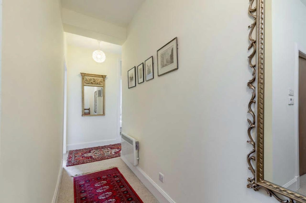 Stunning Panoramic Views: Heart Of The Royal Mile Appartamento